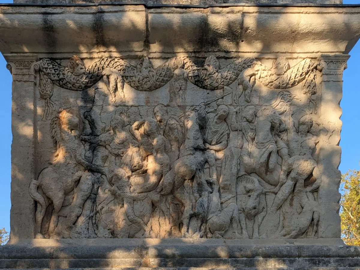 Bassorilievo scolpito sul basamento del mausoleo dei Julii a Glanum