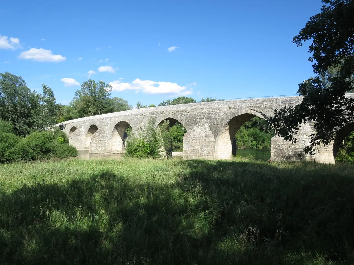 Arches of the Charles-Martel bridge over the Cèze near La Roque-sur-Cèze