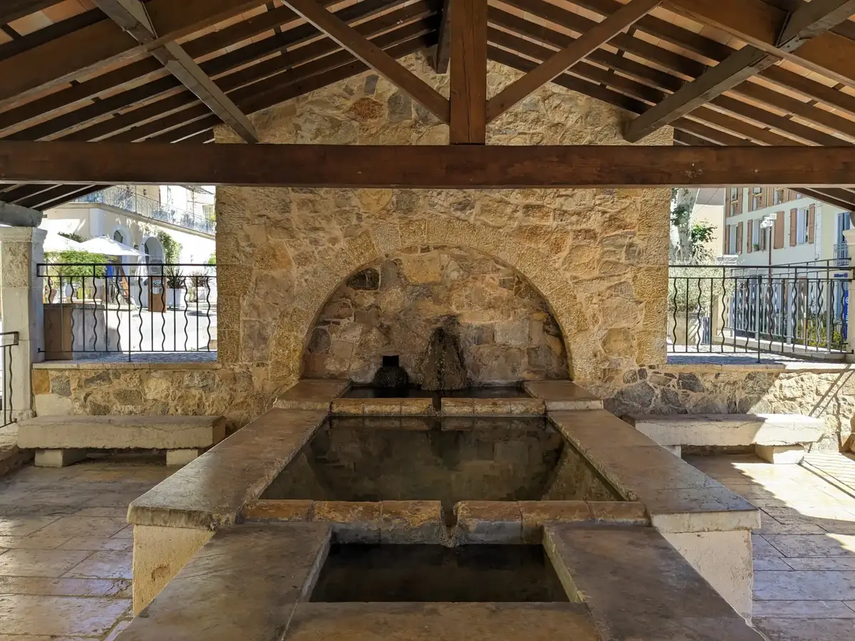 Le lavoir du Cours Gambetta à Cotignac