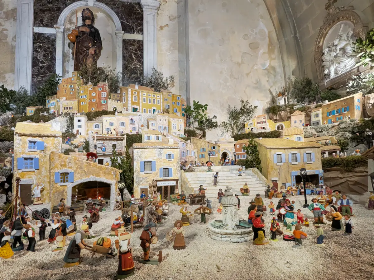 La crèche de Noël à Arles dans Notre-Dame-de-la-Major &copy; VF