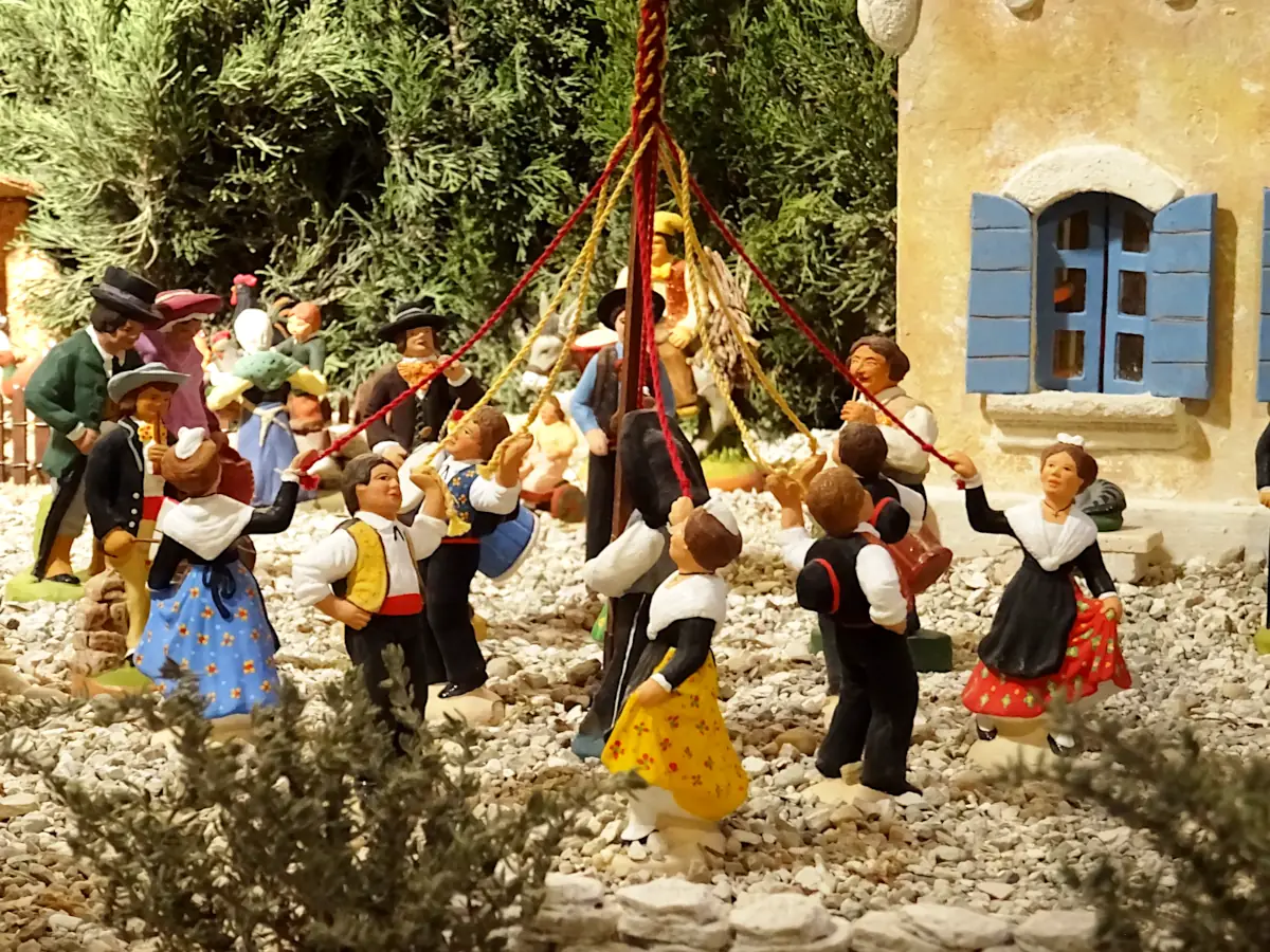 La crèche de Noël 2018 à Arles dans Notre-Dame-de-la-Major &copy; VF