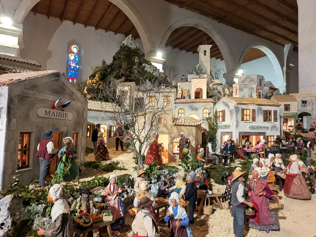 La crèche de Noël à Banon &copy; VF