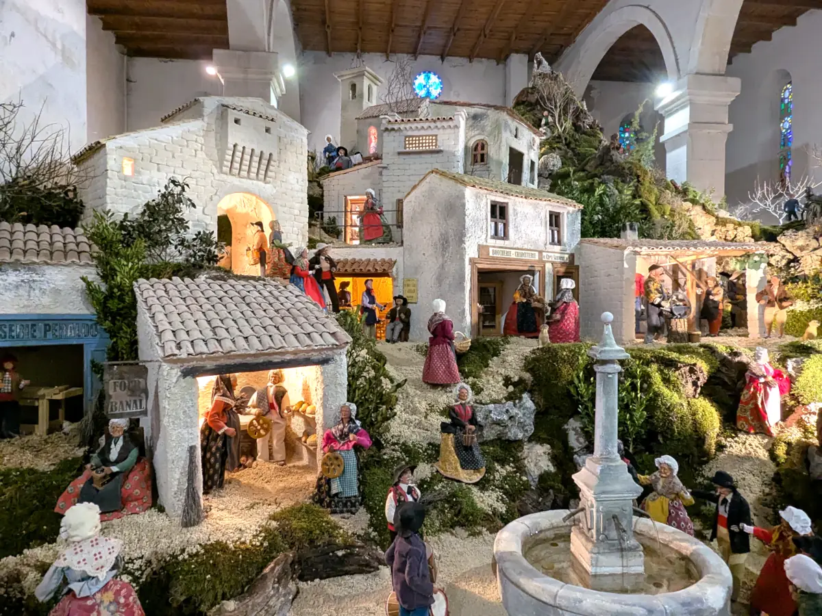 La crèche de Noël à Banon &copy; VF