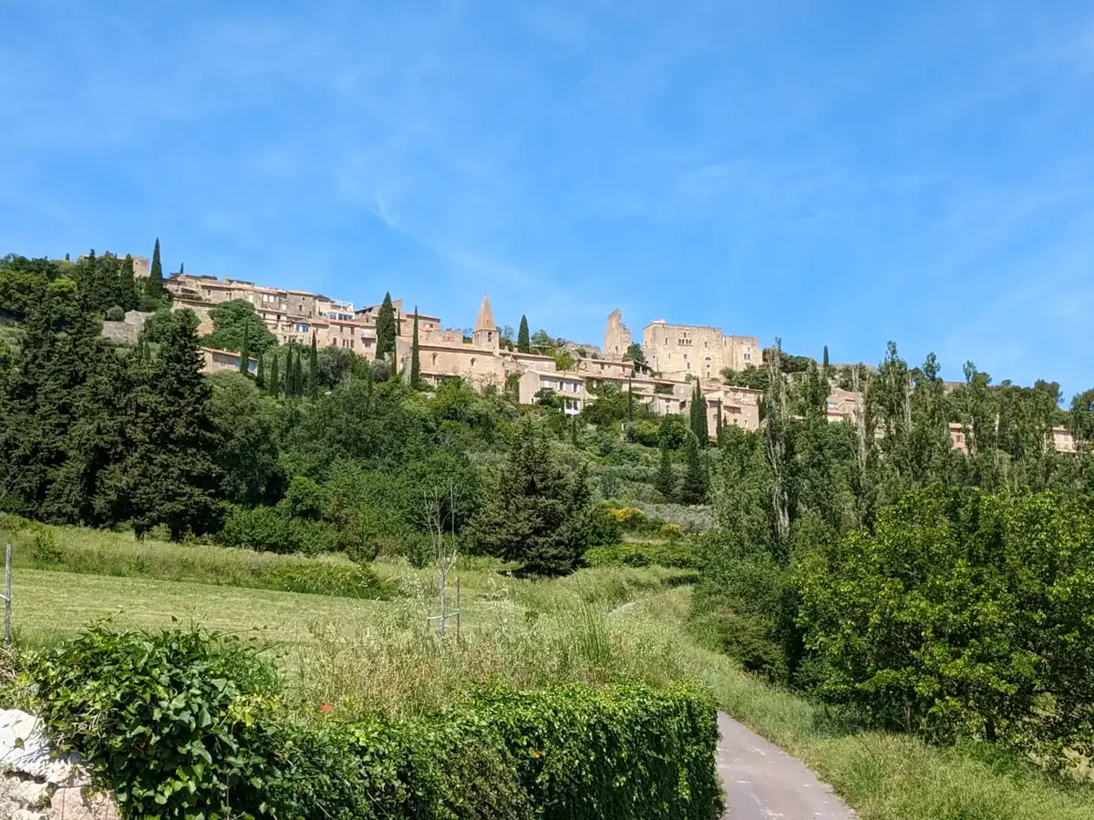 Crestet village perché du Vaucluse