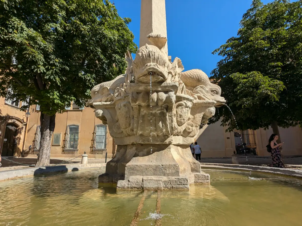 La Fontaine des Quatre-Dauphins