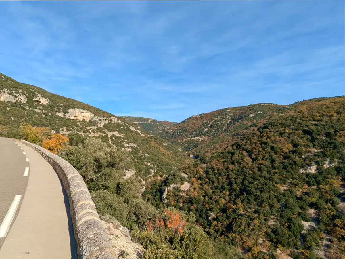 Entrez dans les Gorges de la Nesque © VF