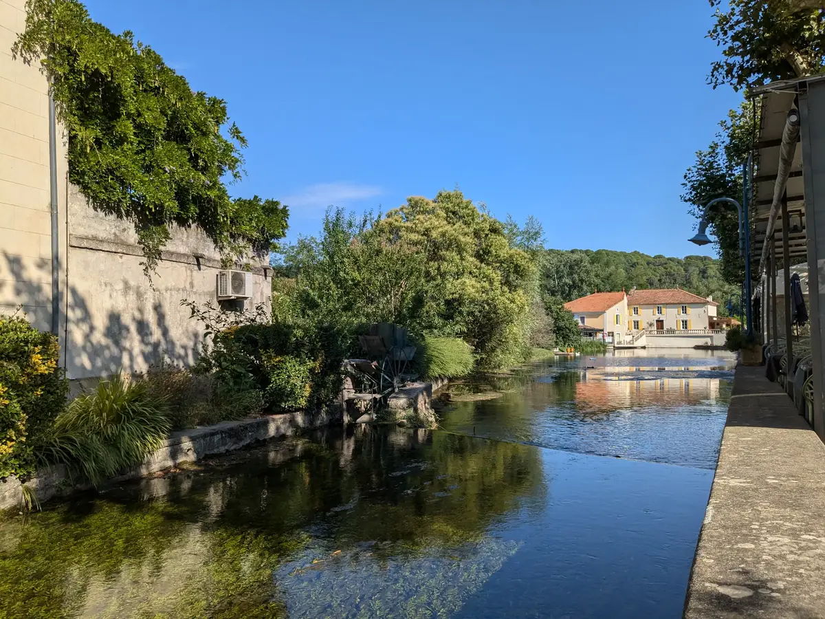 Avenue de l'Ecluse à Goudargues