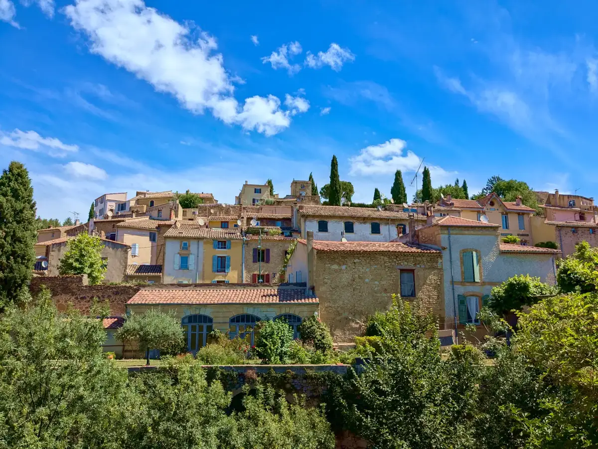 Jouques village provençal