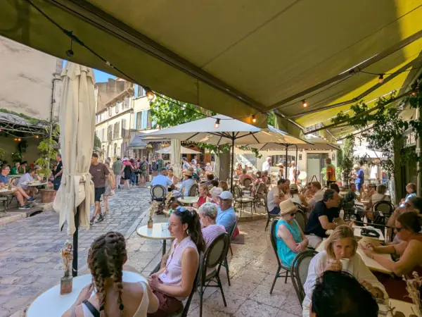 Le jour du marché à Lourmarin