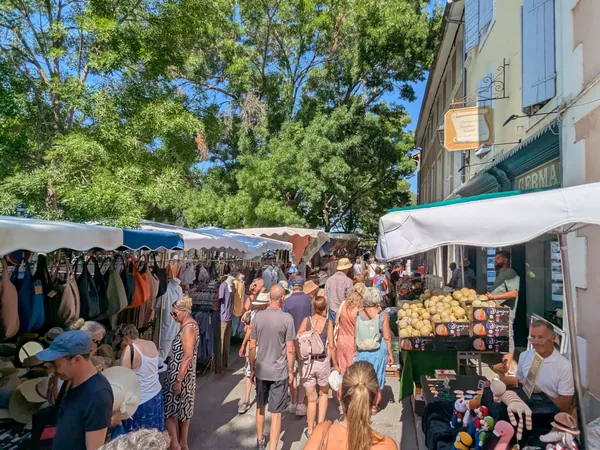 Le marché du dimanche à L’Isle-sur-la-Sorgue