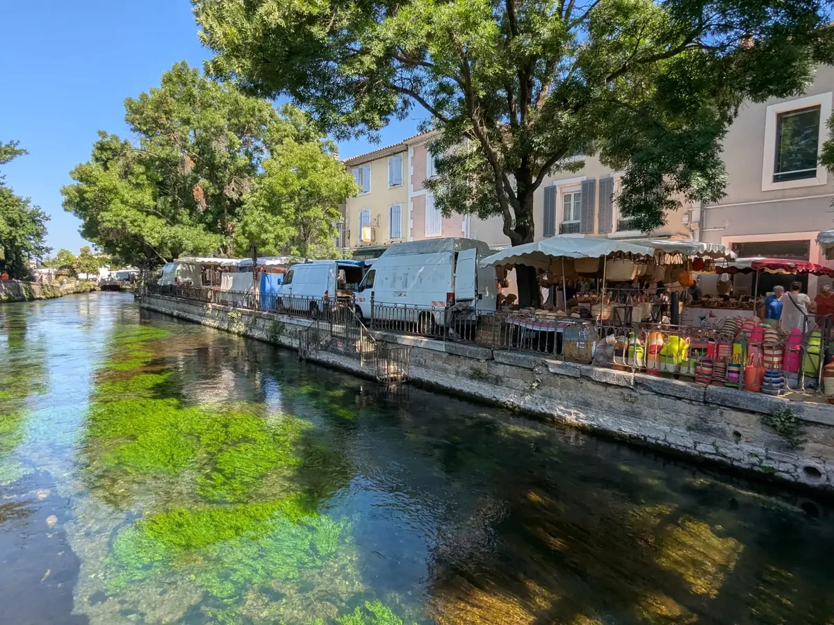 Sonntagsmarkt an der Sorgue in L’Isle-sur-la-Sorgue