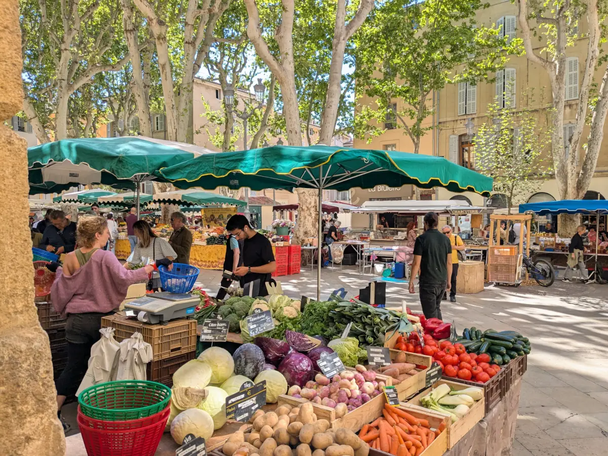 Le marché provençal de la place Richelme © VF
