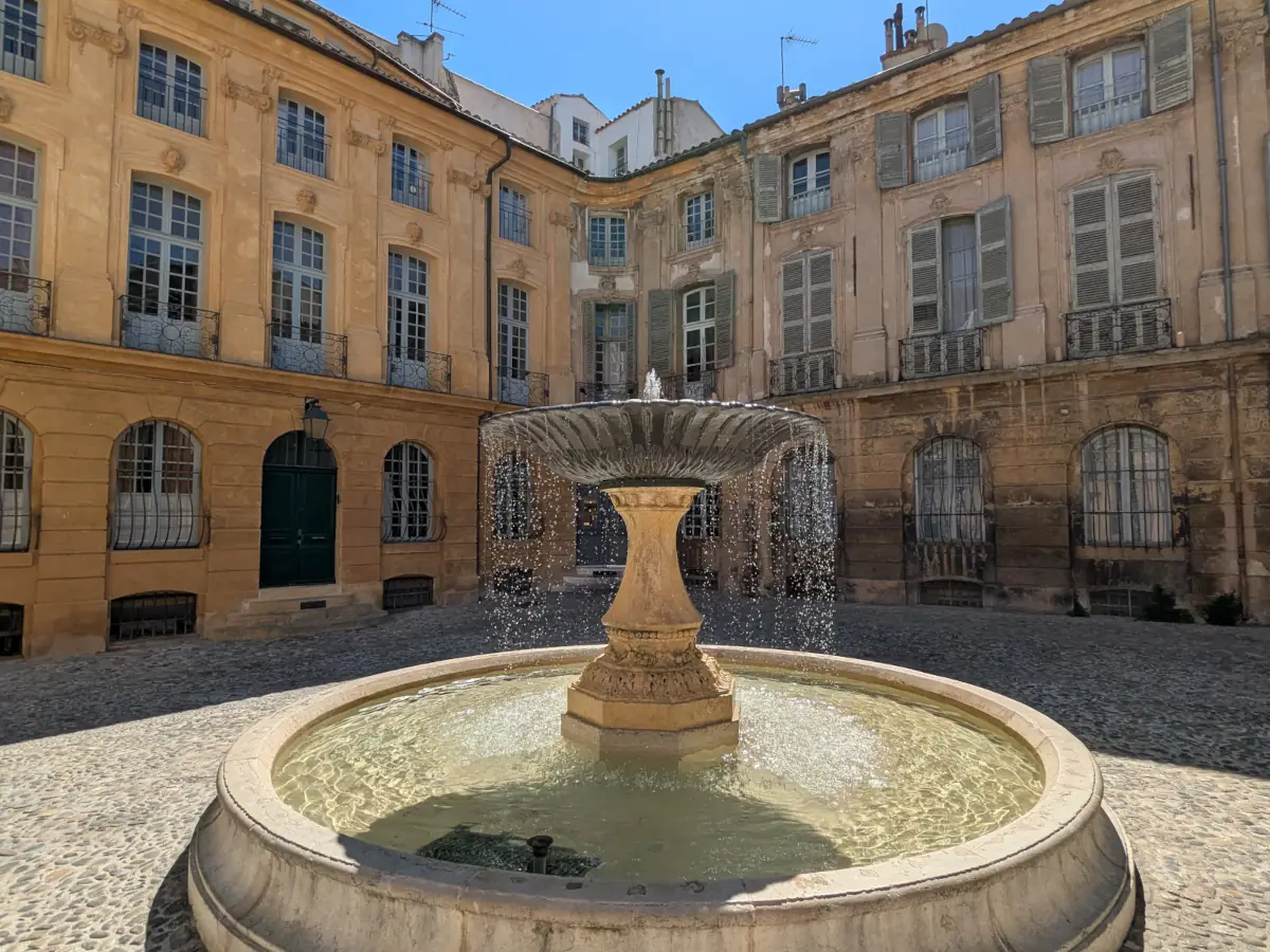 Place Albertas à Aix-en-Provence © VF