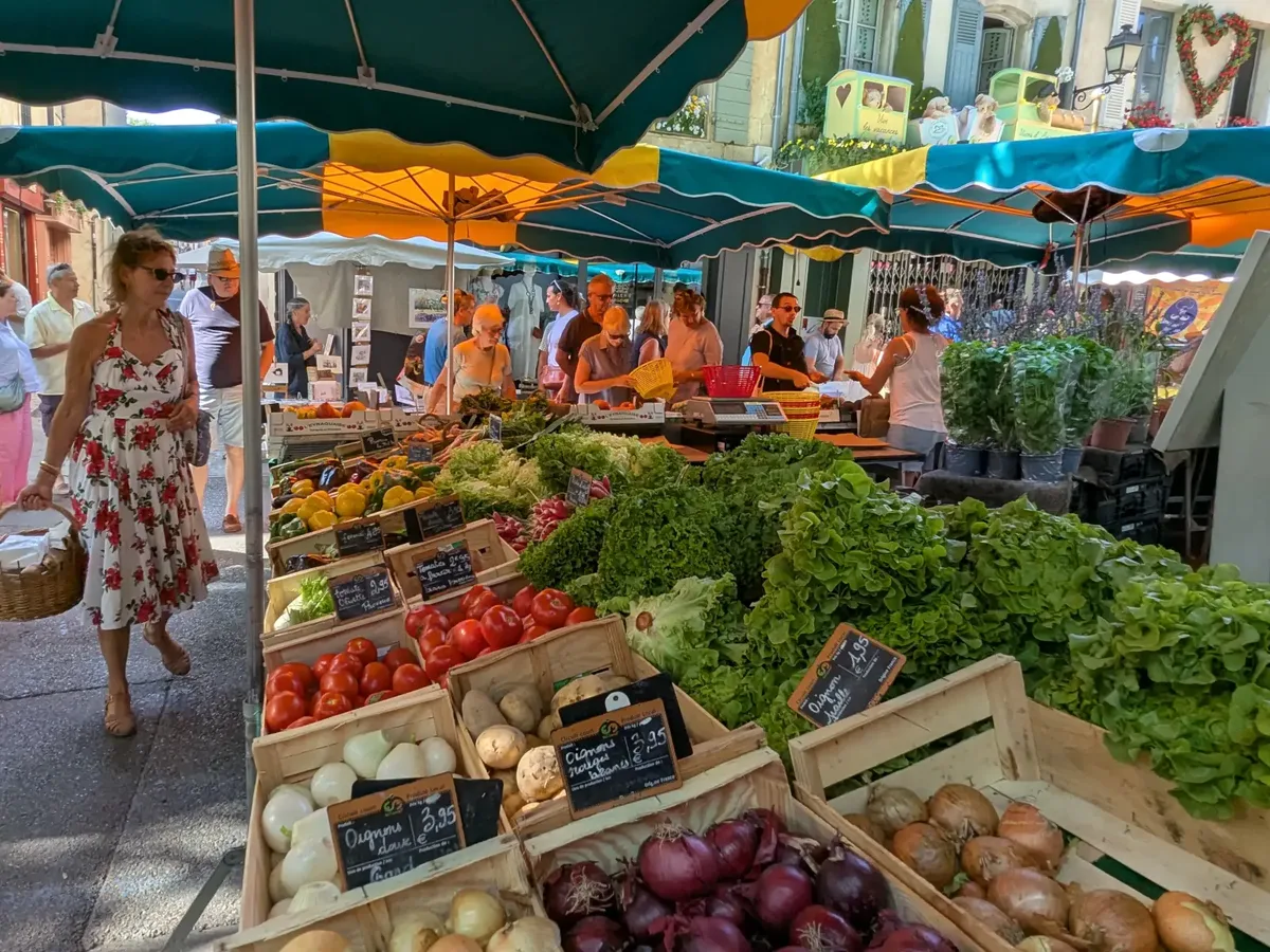 Frisches Gemüse auf dem Markt von Saint-Rémy