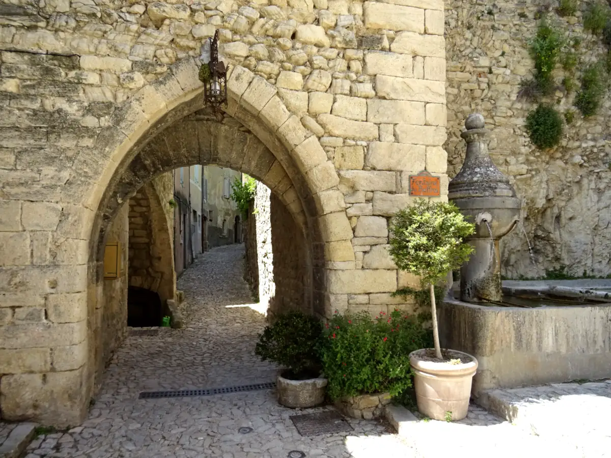 Le Château de Montbrun-les-bains