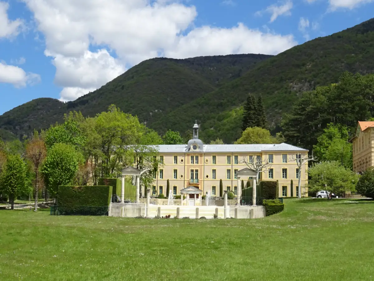 Anciens thermes de Montbrun-les-bains