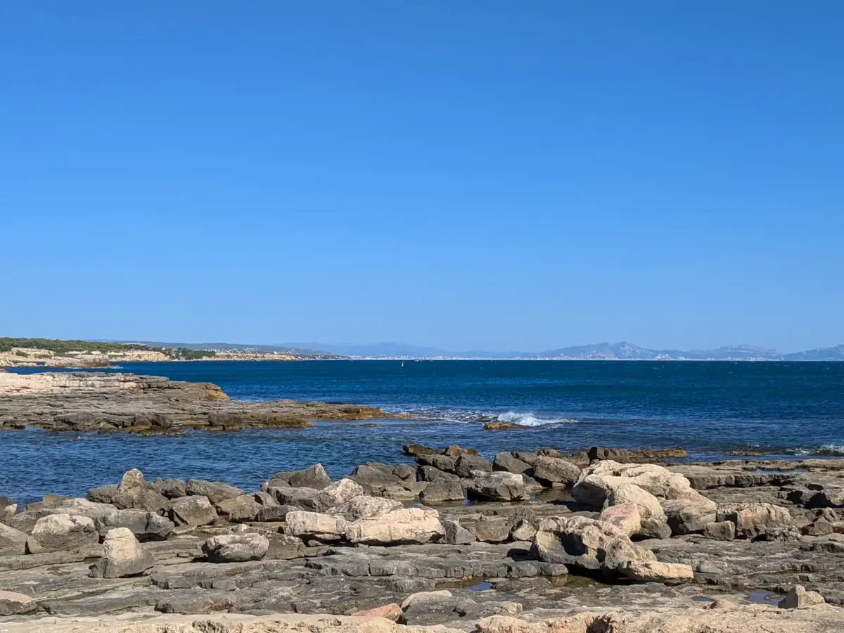 Côte rocheuse autour de Carro