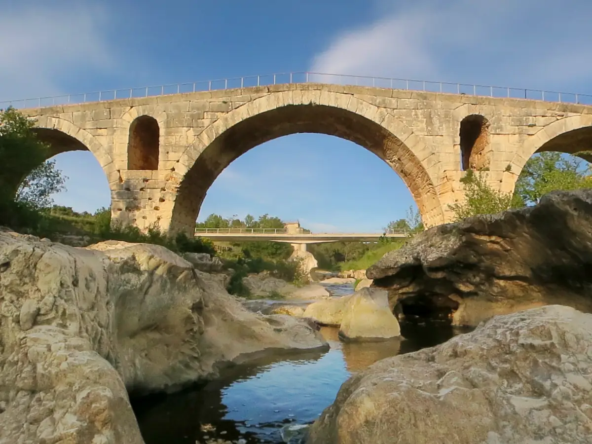 Le Pont Julien à Bonnieux