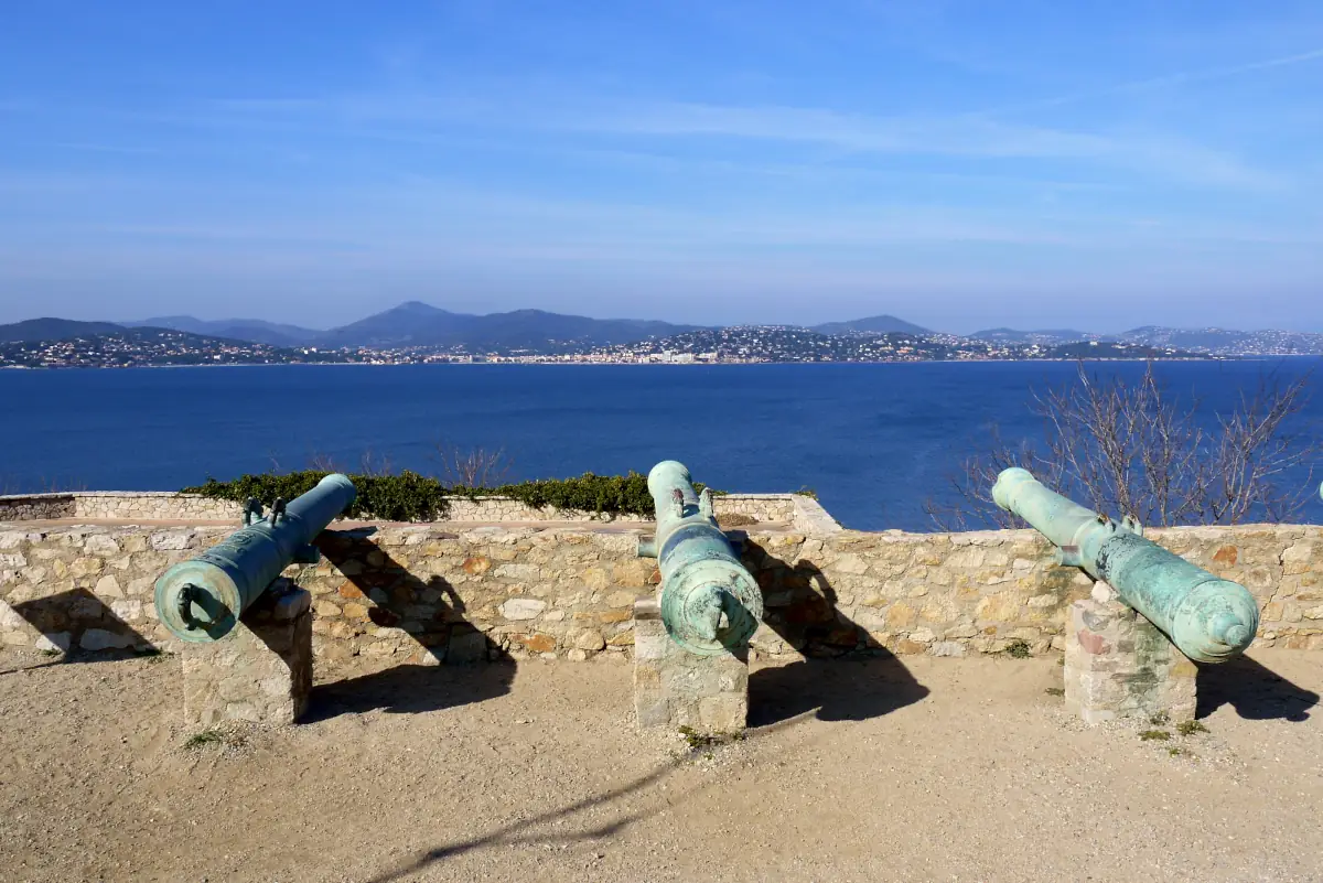 Le Golfe de Saint-Tropez depuis la citadelle © VF