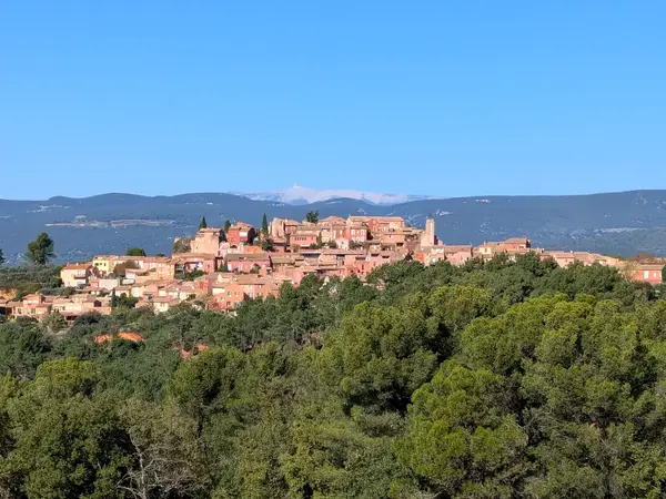Visit Roussillon, an ochre village in the Luberon