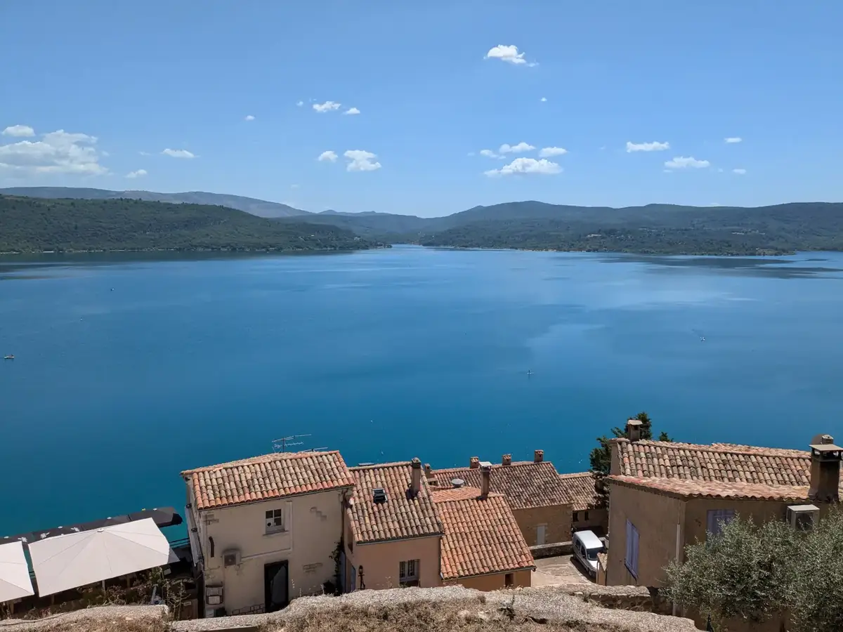 Vue sur le lac de Sainte-Croix