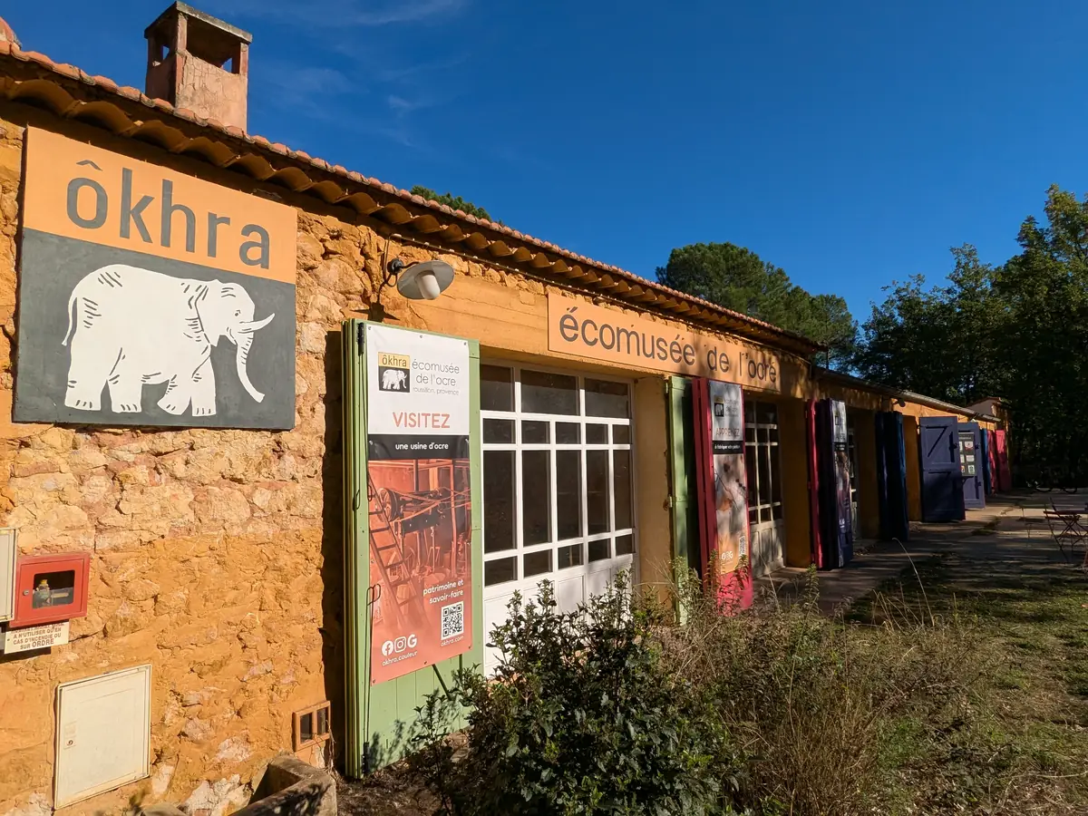 Ochre-coloured façade of Ôkhra Ecomuseum in the former Mathieu factory in Roussillon