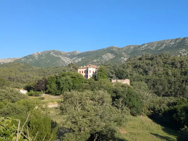 Vauvenargues, au pied de la Sainte-Victoire