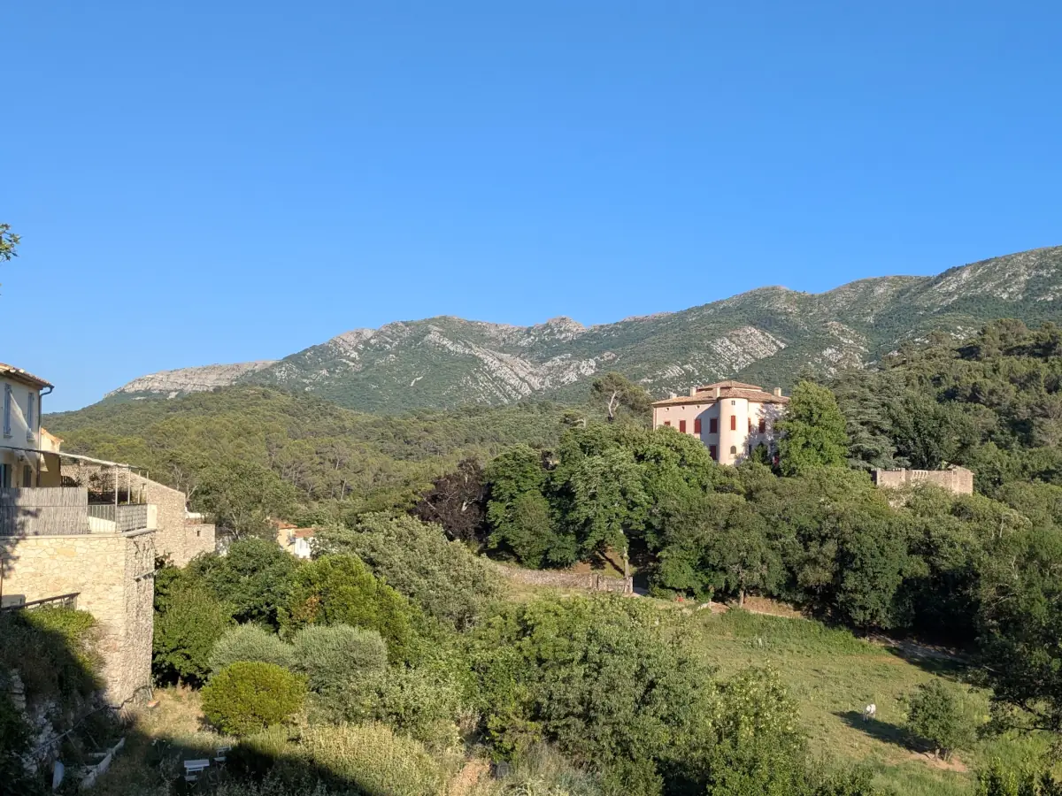 Château de Vauvenargues depuis le village