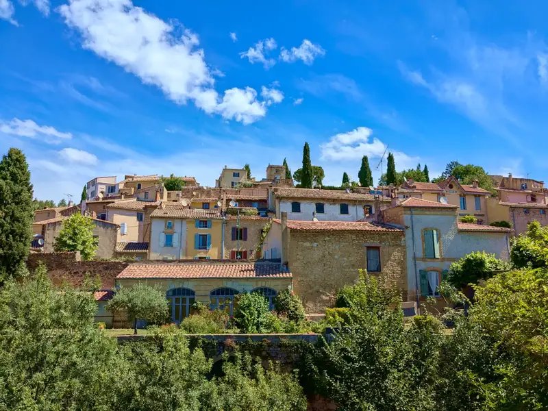 Jouques, un village provençal