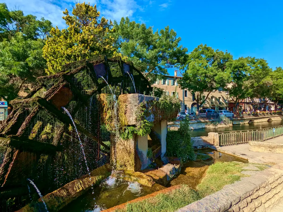 Roue à aube de l'Isle-sur-la-Sorgue