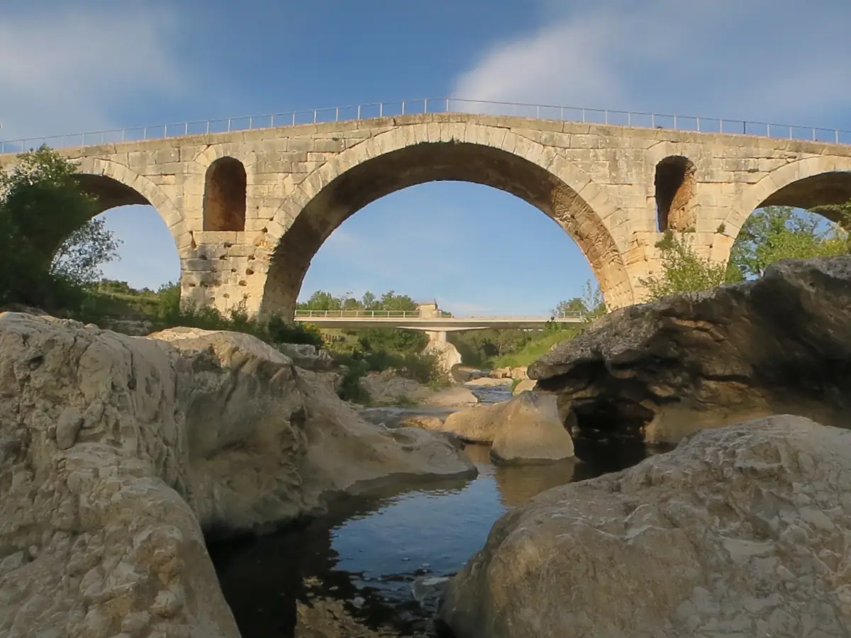 Pont Julien, antique pont romain à Bonnieux &copy; VF