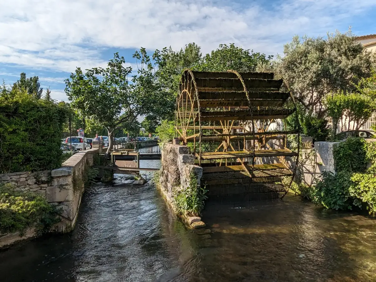 Roue à aube à Isle sur la Sorgue © VF