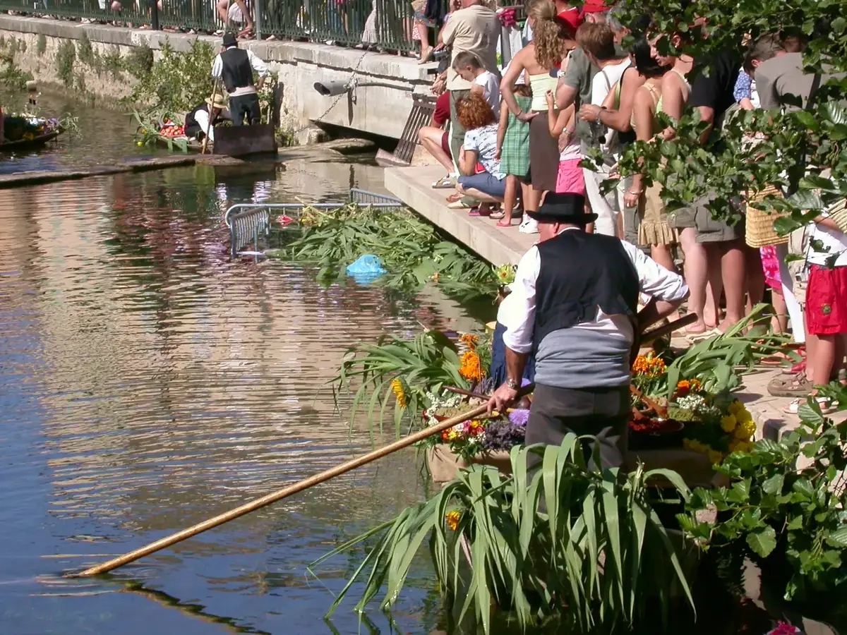 Marché flottant à Isle sur la Sorgue © VF